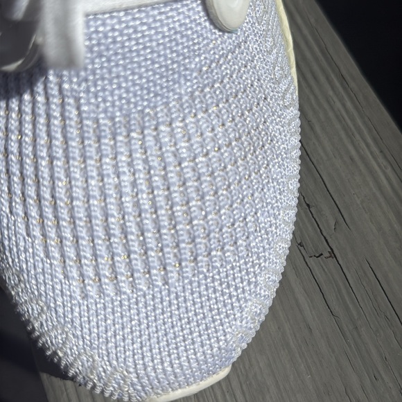 Adidas Women’s Ultra Boost 20 Cloud White Gold Metallic Heel (Size: 7.5) EUC - Picture 12 of 17